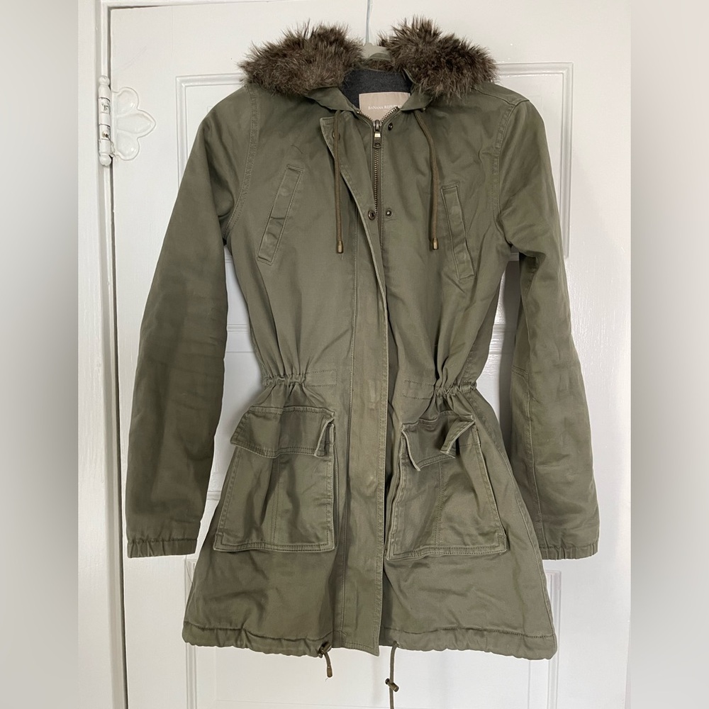 Banana Republic hooded parka. Size XS. EUC.